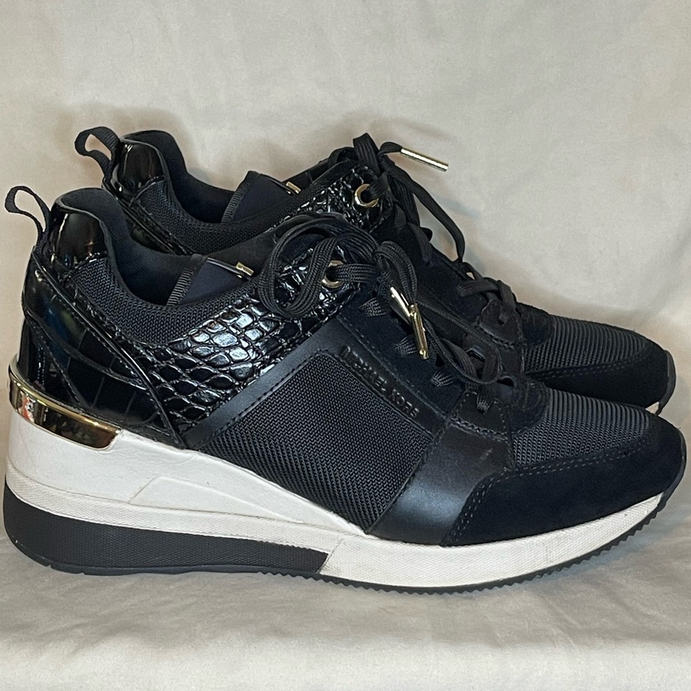 Michael Kor’s Black and White Women's Sneakers Size 7M EUC